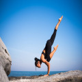 Hoe draagt yoga bij aan een gezond lichaam en een betere levensstijl?